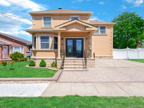 29 Colonial Ave, Freeport, NY, 11520-1202 | Card Image