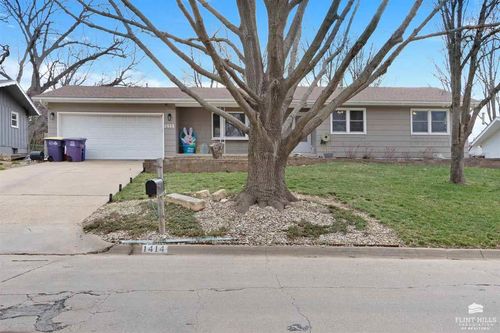 1414 Westwind Dr, Manhattan, KS, 66503-2433 | Card Image