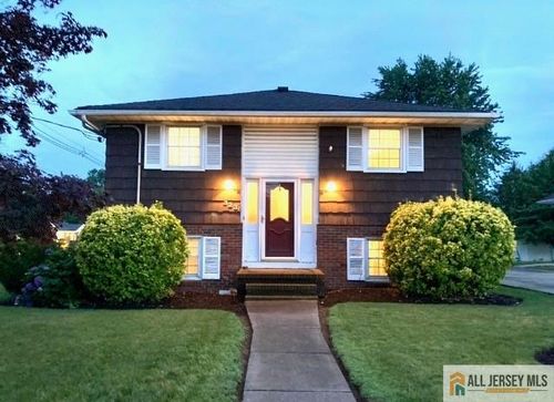 323 Green St, Woodbridge, NJ, 07095-2032 | Card Image