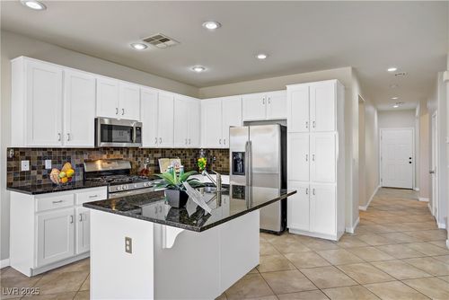 925 Wagner Valley St, Henderson, NV, 89052-5063 | Card Image