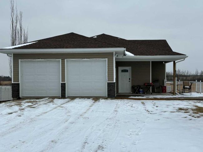 4708 42 Street, Home with 4 bedrooms, 3 bathrooms and 4 parking in Mayerthorpe AB | Image 2