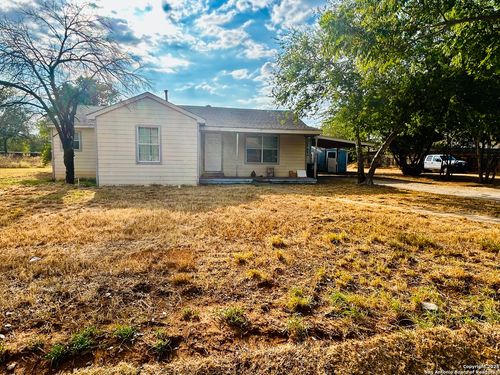 1007 N Oak St, Pearsall, TX, 78061-3408 | Card Image