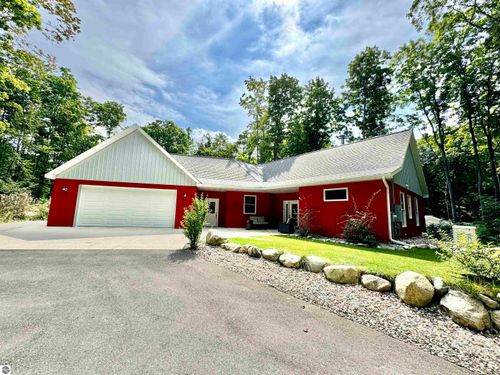 2144 N Jacobson Rd, Suttons Bay, MI, 49682-9284 | Card Image