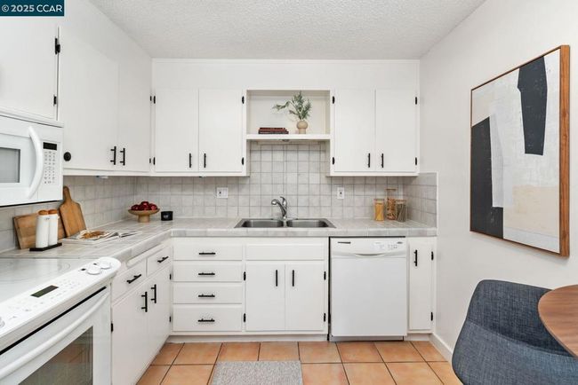 101 - 2 Panoramic Way, Condo with 2 bedrooms, 1 bathrooms and 1 parking in Berkeley CA | Image 13