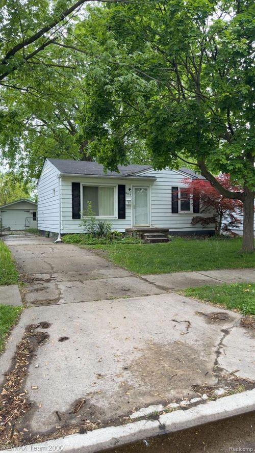 8094 Oak St, Taylor, MI, 48180-2207 | Card Image