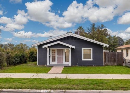 531 Quincy St, Bakersfield, CA, 93305-3663 | Card Image