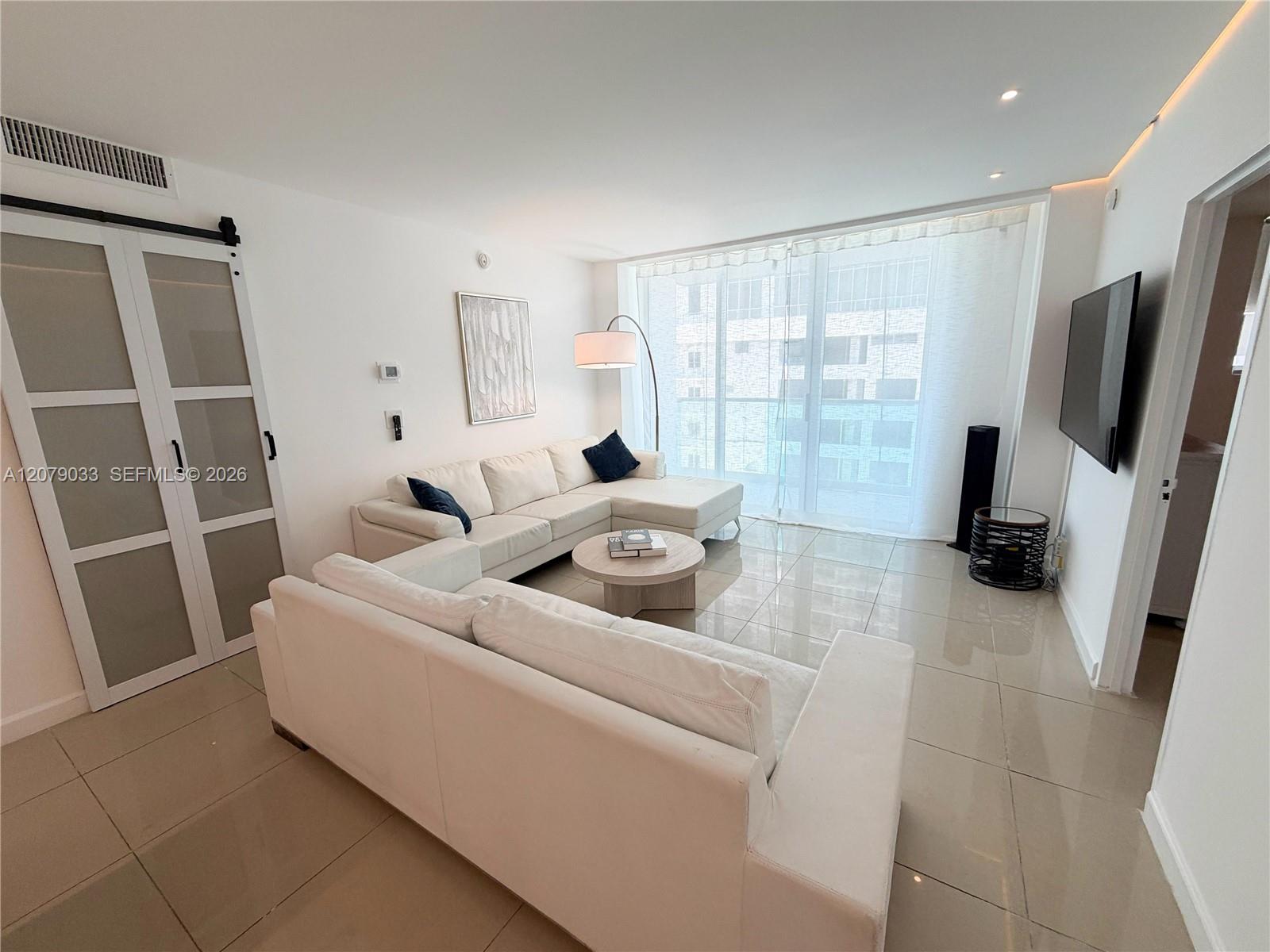 Residential Lease in Hollywood 4