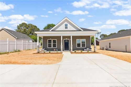 804 Holmes St, Clinton, NC, 28328-2751 | Card Image