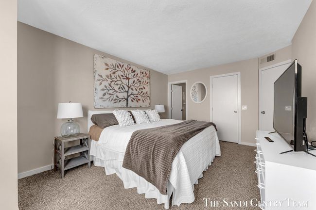 UNIT-21 - 810 S Harbor Dr, Condo with 3 bedrooms, 3 bathrooms and null parking in Grand Haven MI | Image 31