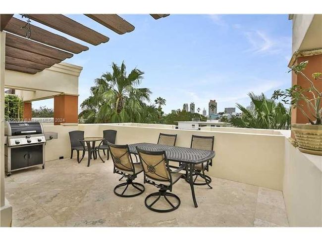 PH-2 - 1005 8th St, Condo with 2 bedrooms, 2 bathrooms and null parking in Miami Beach FL | Image 1