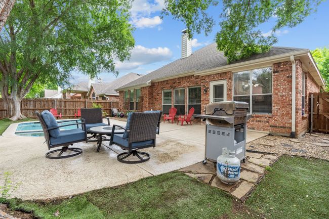 Plenty of space around the pool for lounging. | Image 27