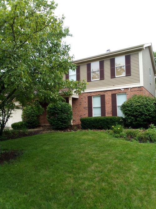 8221 Meadowwood Ave, Woodridge, IL, 60517-7717 | Card Image