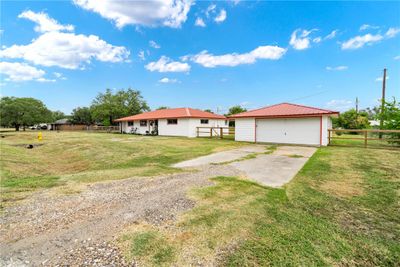 4024 Ridge Trail, House other with 3 bedrooms, 2 bathrooms and null parking in Robstown TX | Image 3