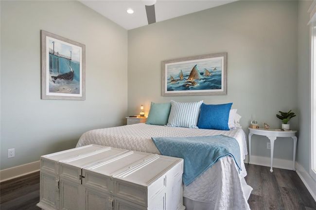 1301 Lagoon Dr, House other with 3 bedrooms, 2 bathrooms and 1 parking in Crystal Beach TX | Image 25