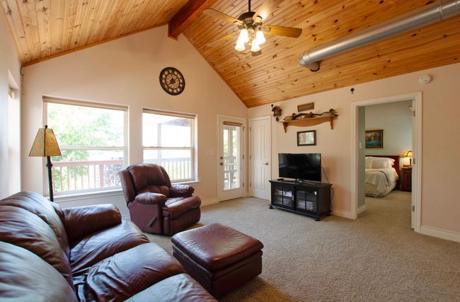 Upstairs great room | Image 20