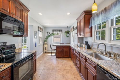 688 River Rd, Montgomery, NY, 12549-2125 | Card Image