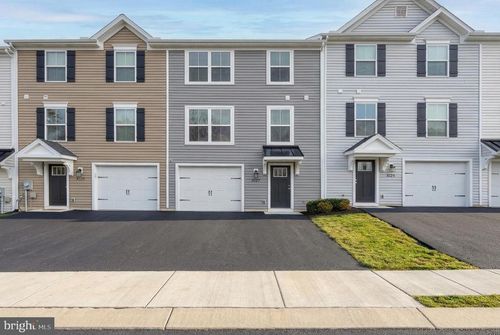 8127 Kelly Dr, HARRISBURG, PA, 17112-8568 | Card Image