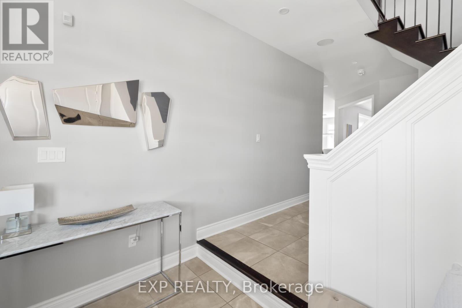 Residential in Bradford West Gwillimbury (Bradford) 5