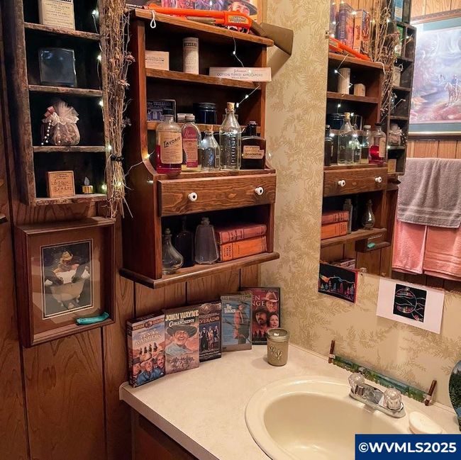 731 Nw Sunset Ct, House other with 3 bedrooms, 2 bathrooms and null parking in Mill City OR | Image 14