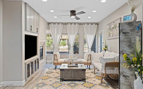 1250-5350 E Deer Valley Dr, Phoenix, AZ, 85054-4126 | Card Image