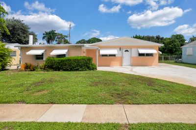 9492 Bloomfield Drive, House other with 3 bedrooms, 1 bathrooms and null parking in Palm Beach Gardens FL | Image 2