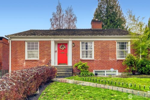 3246 W Viewmont Way W, Seattle, WA, 98199-2442 | Card Image