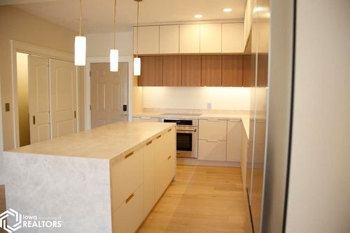 apt-205-51 E Broadway Ave, Fairfield, IA, 52556-3261 | Card Image