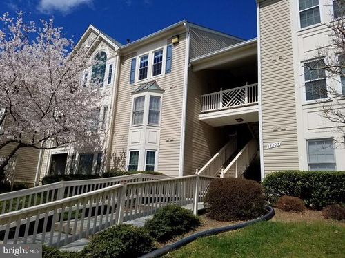 611b-12205 Fairfield House Dr, FAIRFAX, VA, 22033-3914 | Card Image