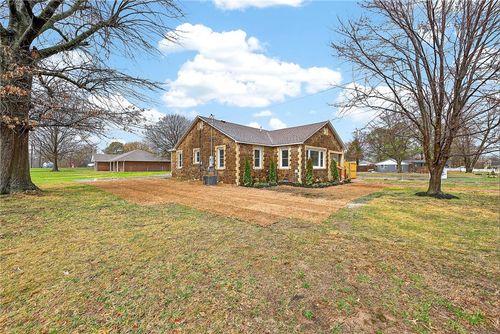 500 N West End St, Springdale, AR, 72764-2912 | Card Image