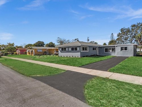 17800 Nw 11th Ave, Miami Gardens, FL, 33169-4166 | Card Image