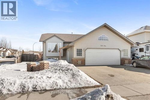 2113 52 Ave, Lloydminster, AB, T9V3H2 | Card Image