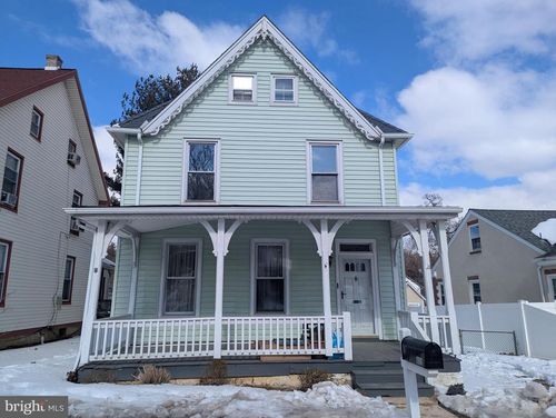 609 W 1st Ave, PARKESBURG, PA, 19365-1207 | Card Image