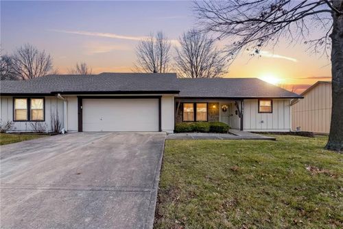 18795 Sunrise Dr, Belton, MO, 64012-8324 | Card Image