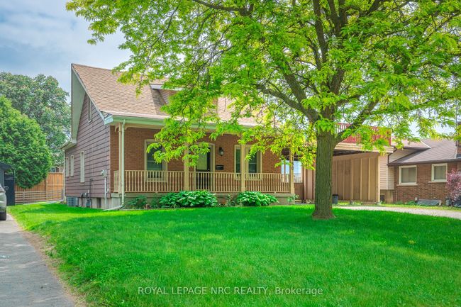 4160 Dorchester Rd, Home with 3 bedrooms, 2 bathrooms and 4 parking in Niagara Falls ON | Image 4