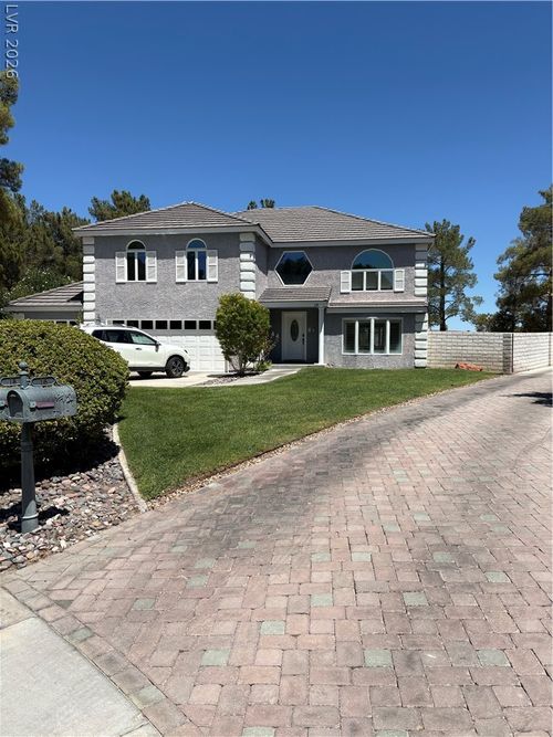 18 Hummingbird Cir, Henderson, NV, 89014-2153 | Card Image