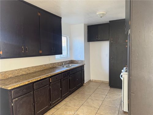1111 W 93rd, Los Angeles, CA, 90044 | Card Image