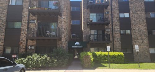 205-8905 Knight Ave, Des Plaines, IL, 60016-5549 | Card Image