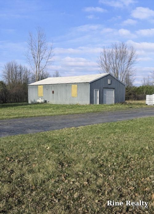 8448 Center Rd, Mount Morris, MI, 48458-8741 | Card Image