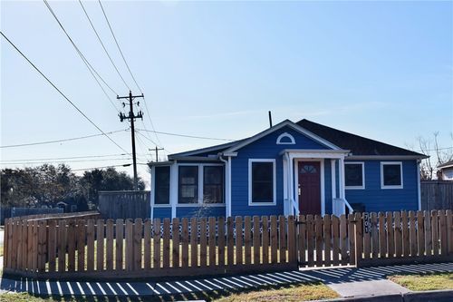 701 Naples St, Corpus Christi, TX, 78404-2913 | Card Image