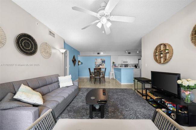 APT-107 - 2600 S University Dr, Condo with 2 bedrooms, 2 bathrooms and null parking in Davie FL | Image 5