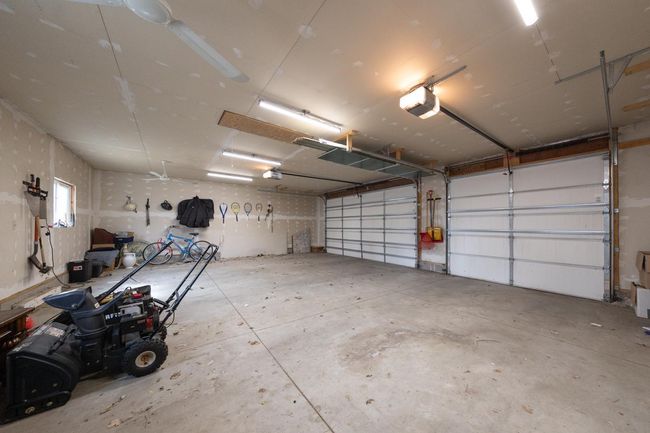 3 Car Garage | Image 39