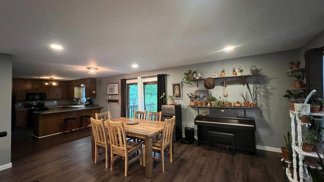 Over-sized 2 car Garage | Image 38