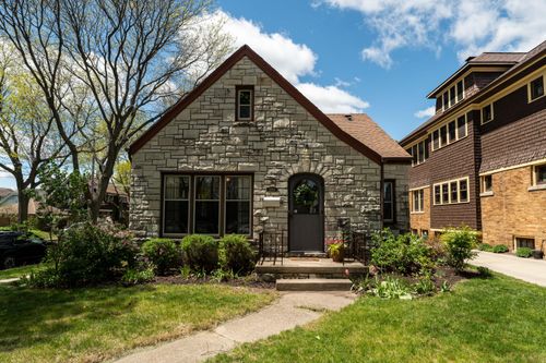 2505 N 62nd St, WAUWATOSA, WI, 53213-1513 | Card Image