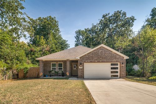 700 E Hickory St, Kaufman, TX, 75142-1000 | Card Image