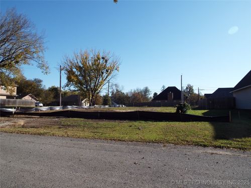 2 E 4th St, Skiatook, OK, 74070 | Card Image