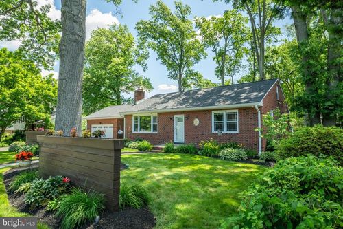 389 W Palmer St, MORRISVILLE, PA, 19067-2111 | Card Image