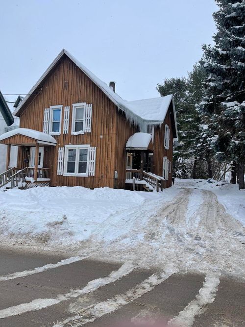 31 Duane St, Malone, NY, 12953-2370 | Card Image