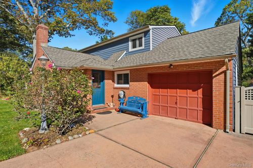 19 Marion St, Nesconset, NY, 11767-2411 | Card Image