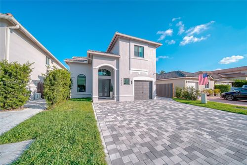 7963 Nw 195th Ter, Hialeah, FL, 33015-6333 | Card Image