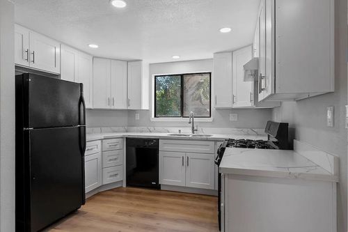 apt-e-34 W 7th St, Tracy, CA, 95376-4165 | Card Image